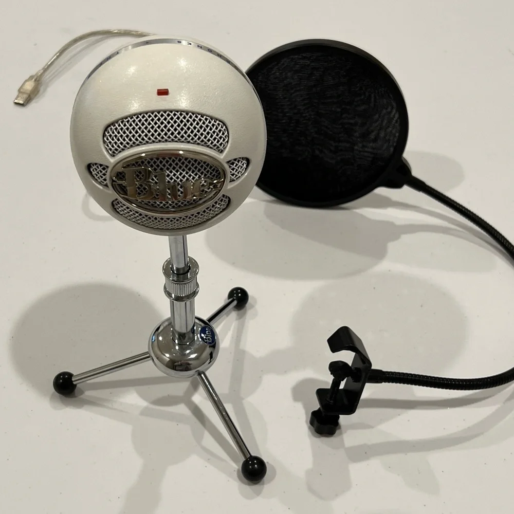 Blue Snowball Microphone & Pop Guard